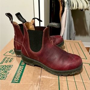 Cherry red Blundstones in Women’s US 6